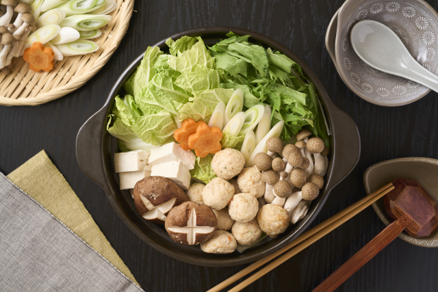 旬野菜と鶏団子の寄せ鍋